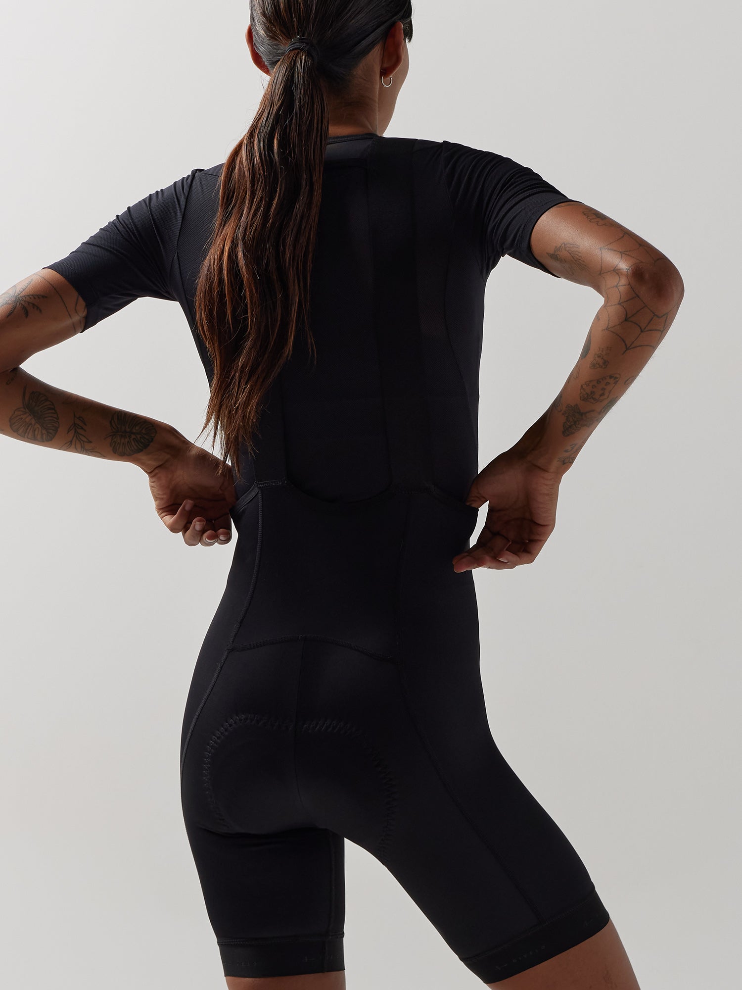 ESSNTL BIB SHORT FÜR DAMEN SCHWARZ