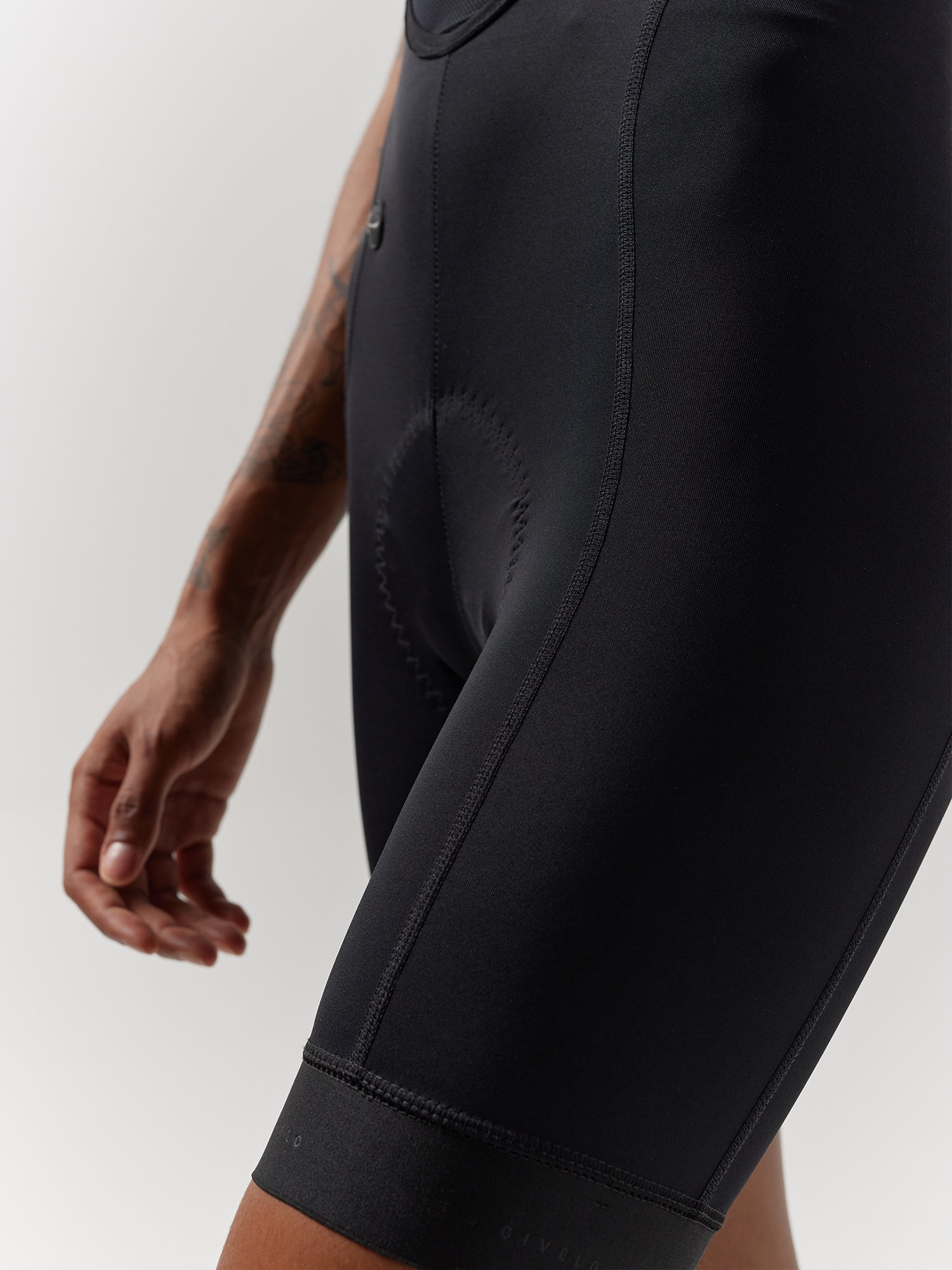 ESSNTL BIB SHORT FÜR DAMEN SCHWARZ