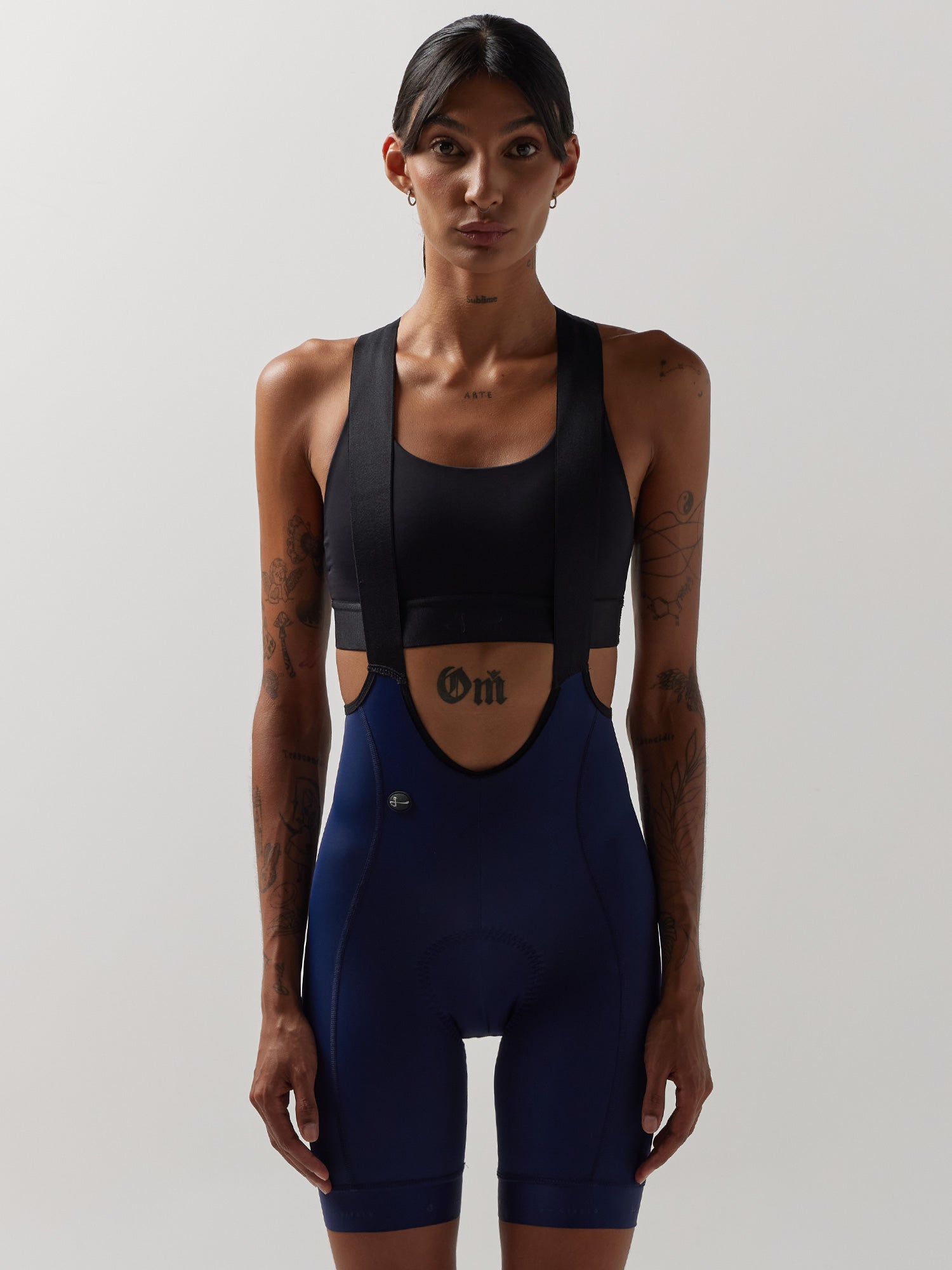 ESSNTL TRÄGERSHORT FÜR DAMEN MARINEBLAU