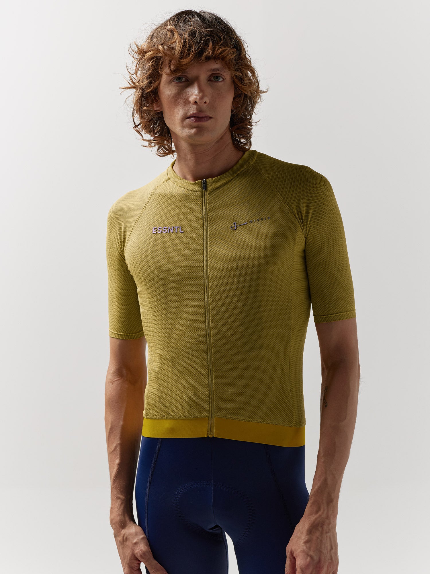 JERSEY ESSNTL GRAFENO MOSTAZA HOMBRE