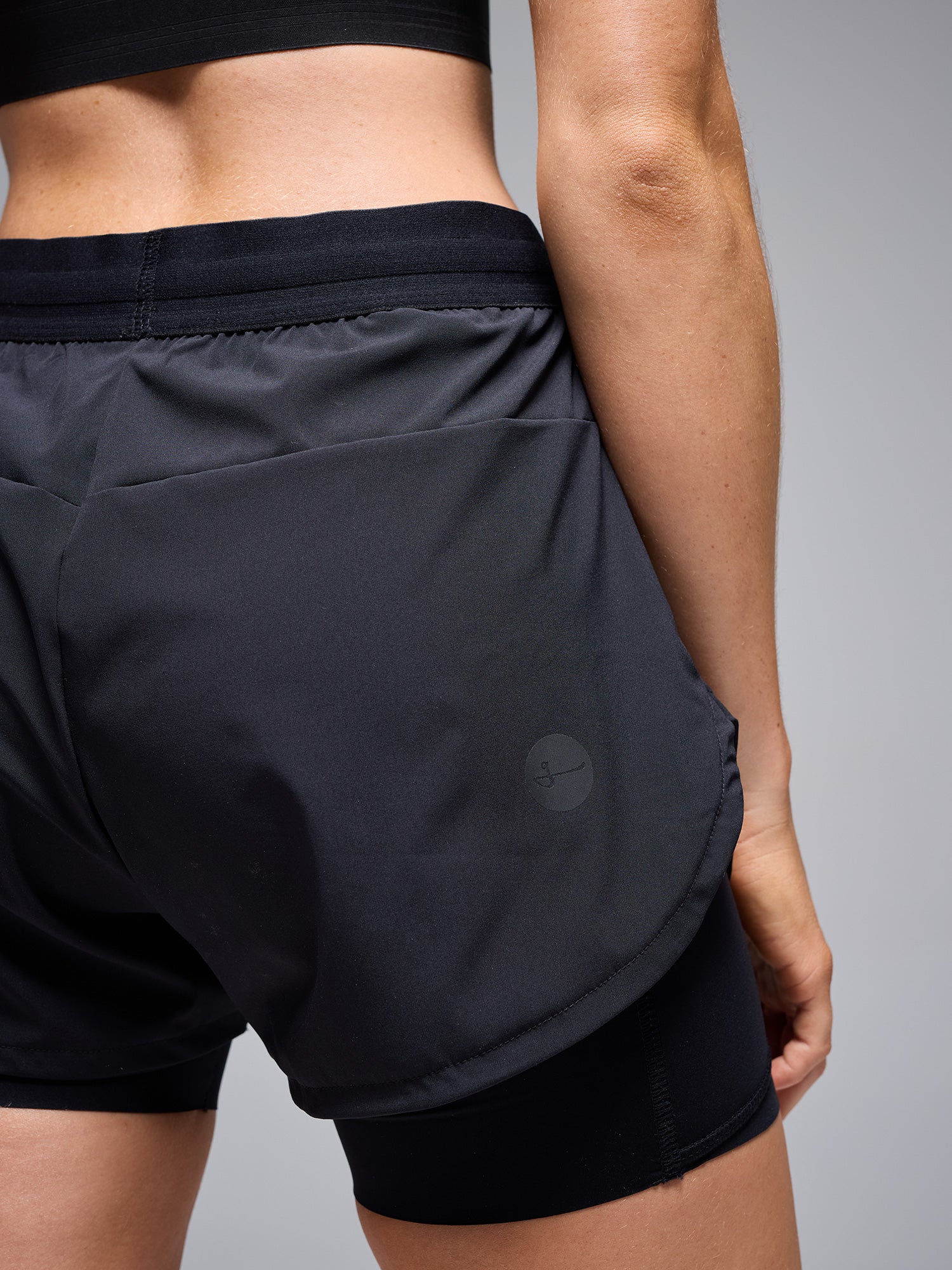 WOMEN'S FLOW 2-IN-1 SHORTS - BLACK