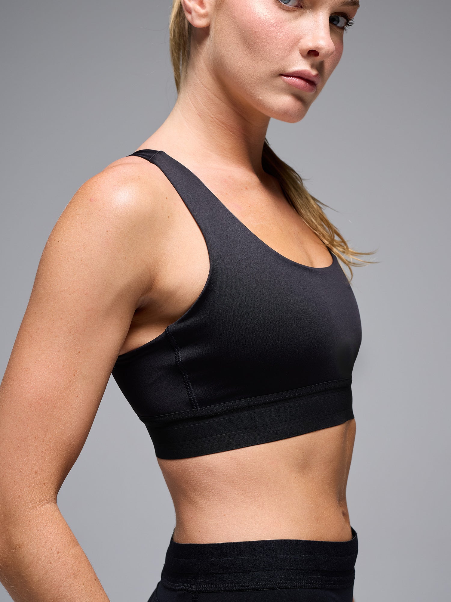 BYND RUN BRA - BLACK