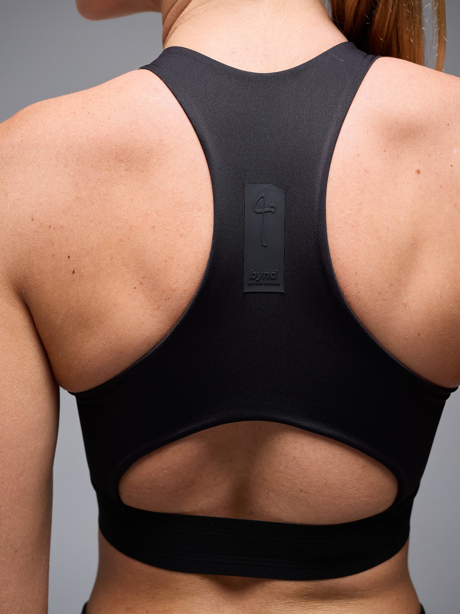 BYND HIGH-NECK BRA - BLACK