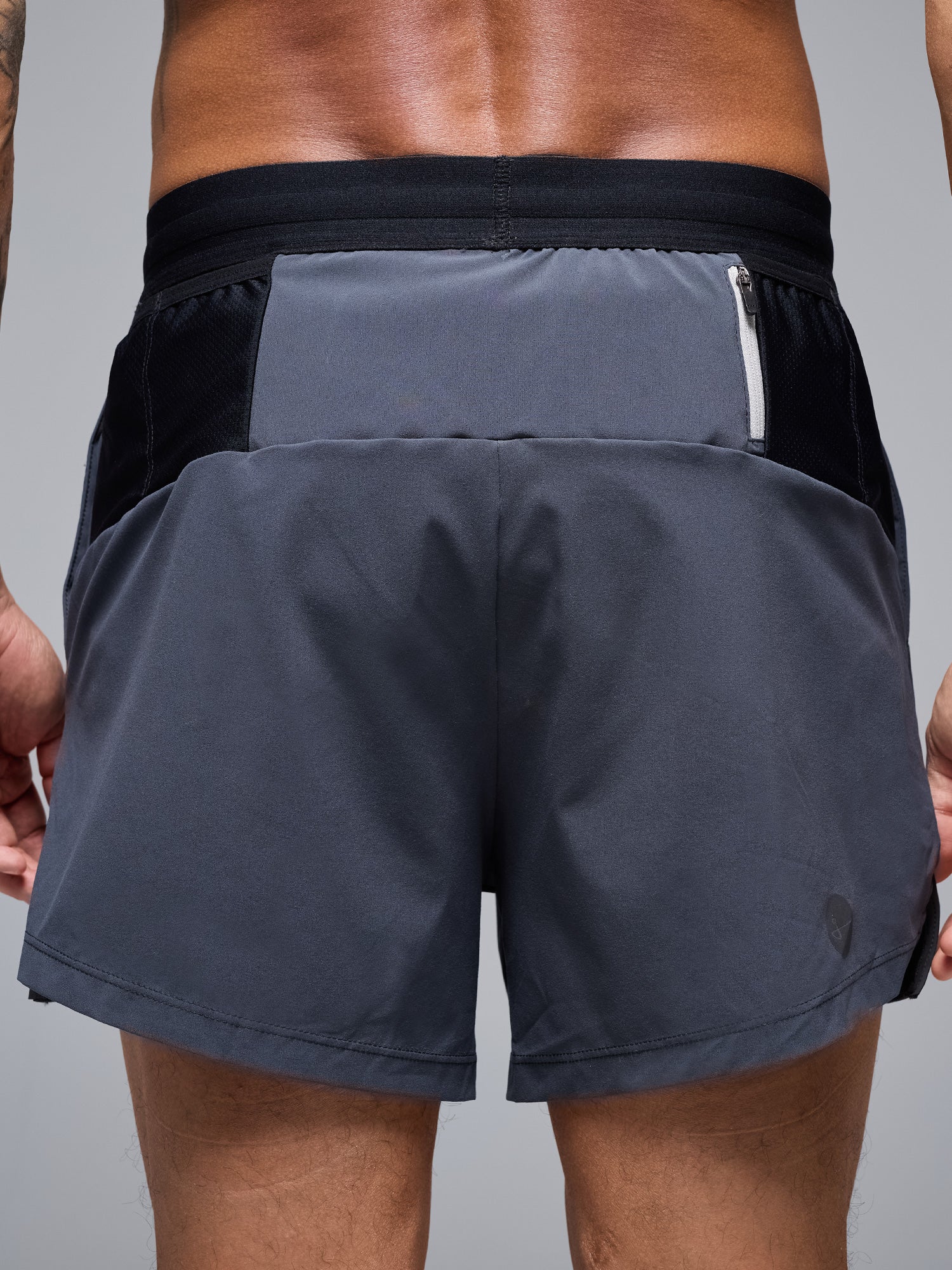 MEN'S 5" FLOW SHORTS - DARK GREY