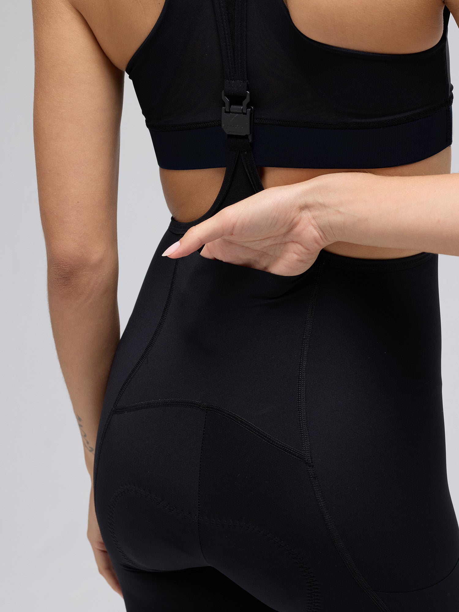 WOMEN'S MC CARGO BOOST BIB SHORTS - BLACK