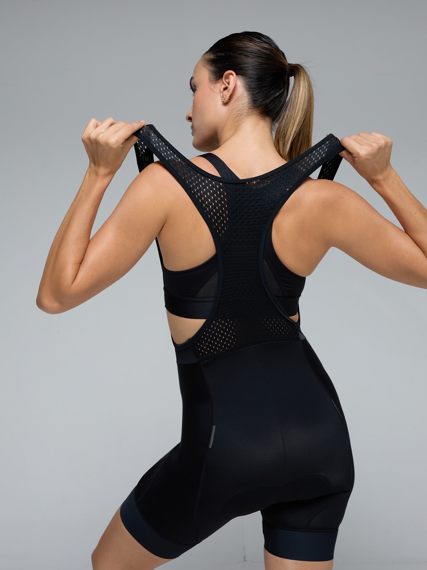 WOMEN'S CLASSIC BLACK BIB SHORTS