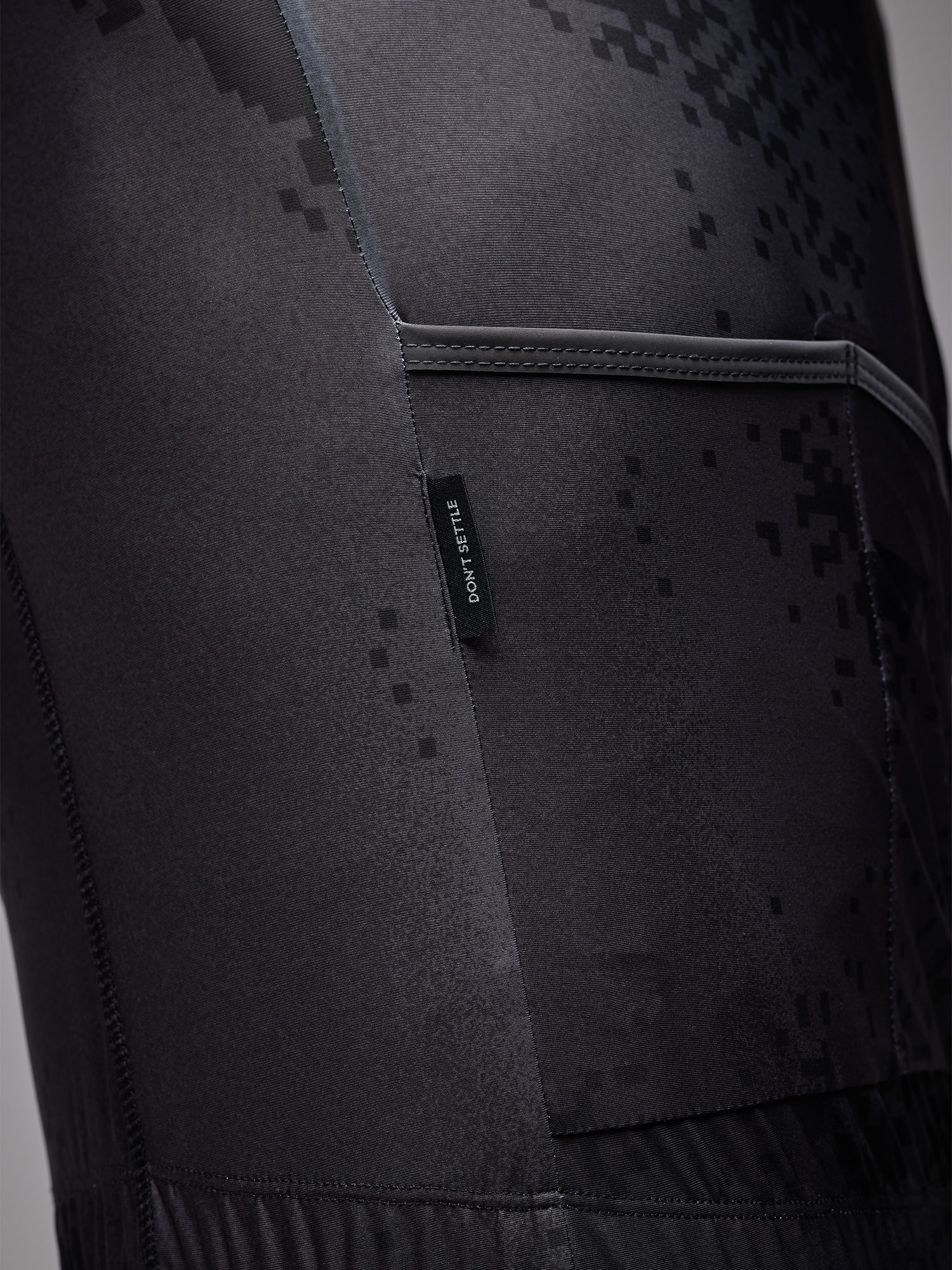 ESSNTL SS JERSEY - PIXEL BLACK