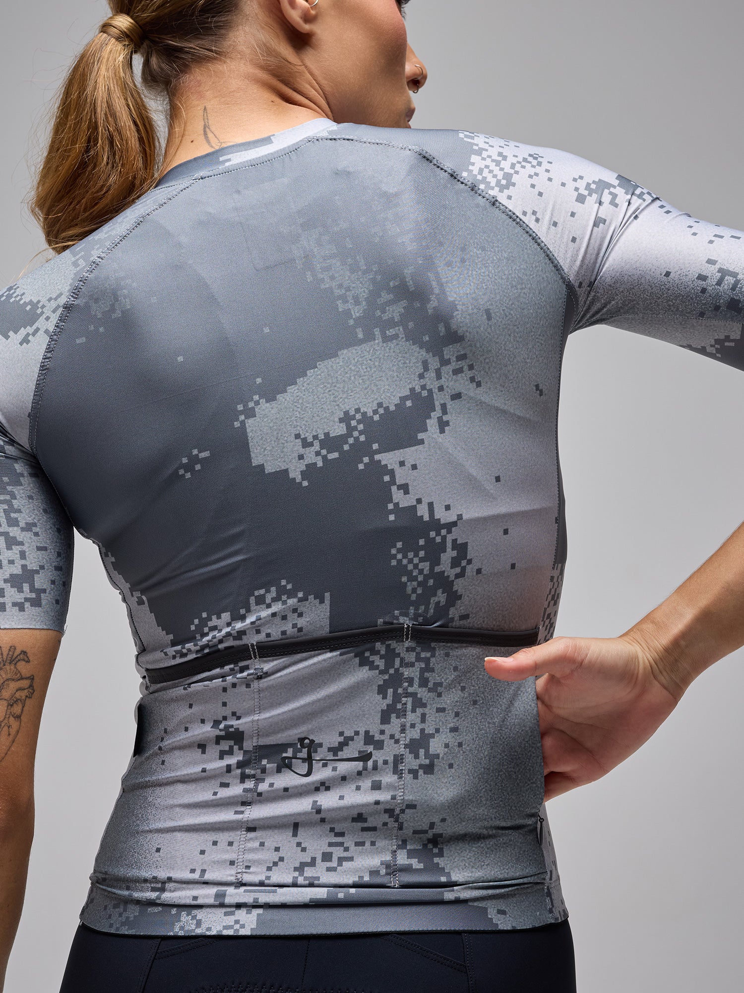 ESSNTL SS JERSEY - PIXEL SLATE