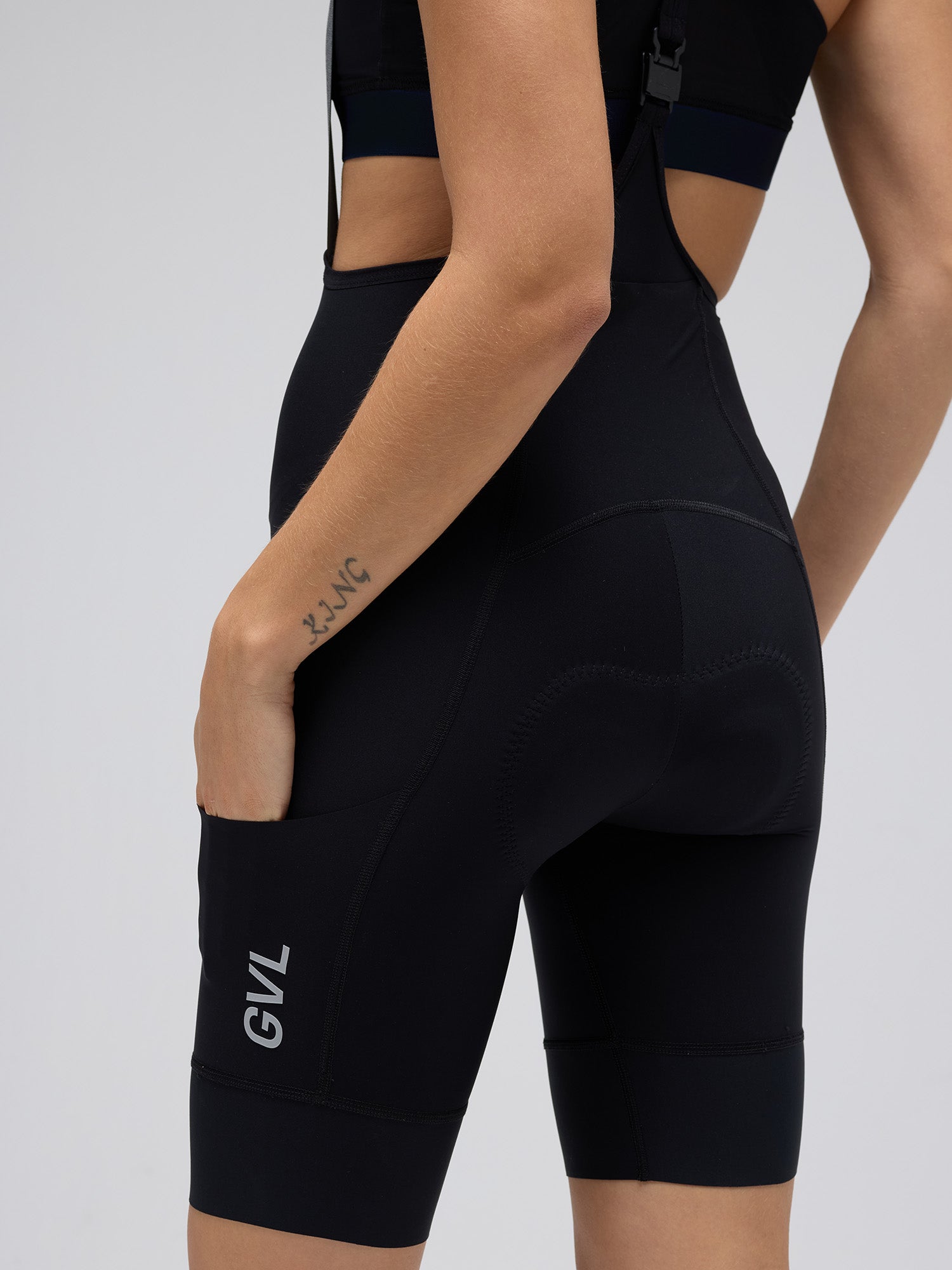 WOMEN'S MC CARGO BOOST BIB SHORTS - BLACK