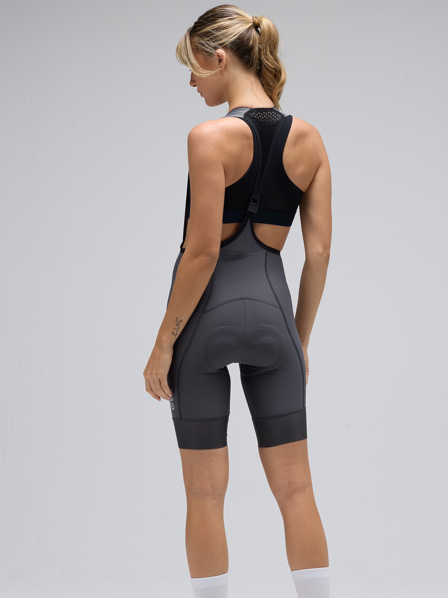 WOMEN'S MC CARGO BOOST BIB SHORTS - CHARCOAL